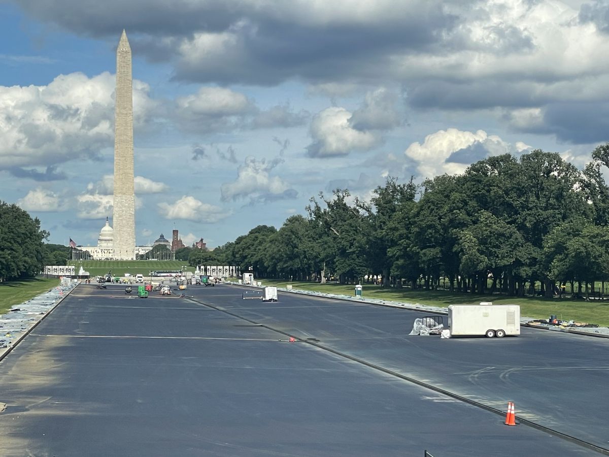 Reflecting pool by Lou