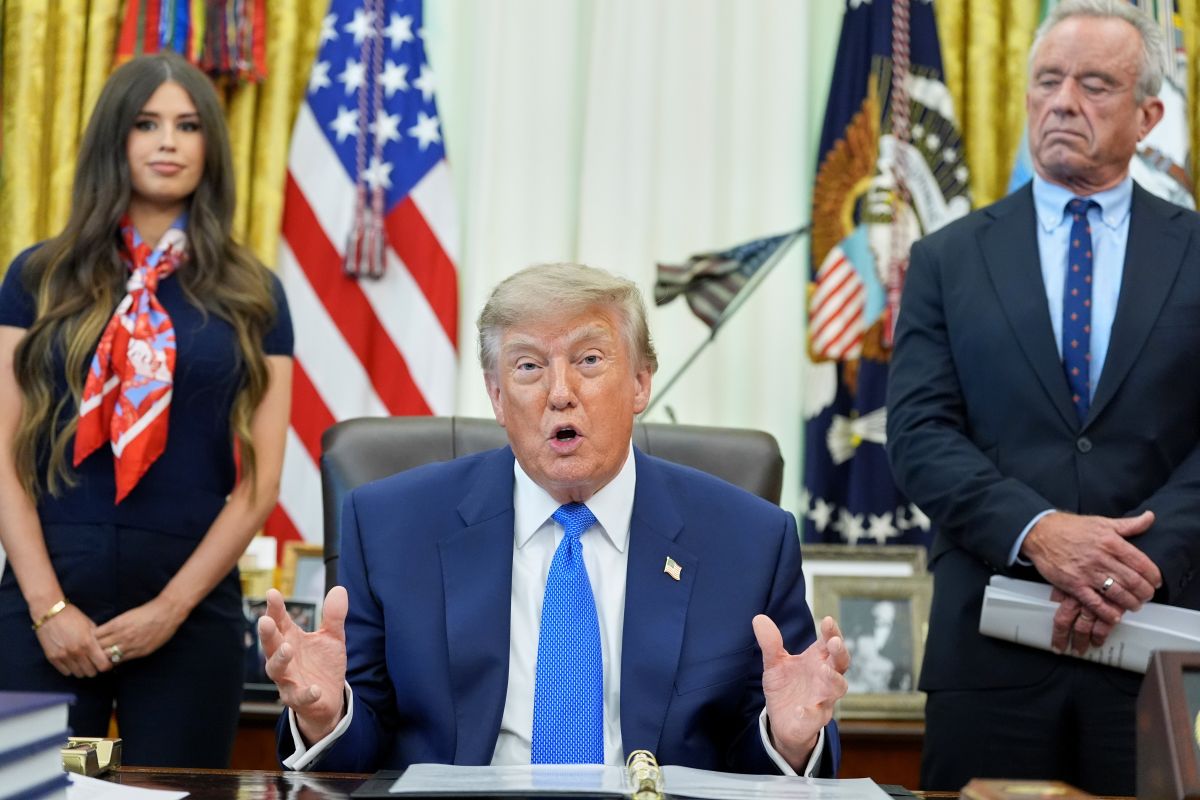 Trump wrong about soda-bottle sized vaccines